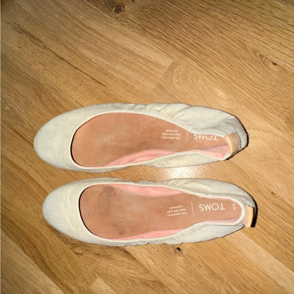 TOMS Women's Light Tan Flats